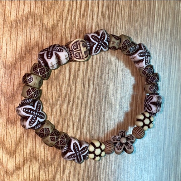 Bracelets - Picture 2 of 6